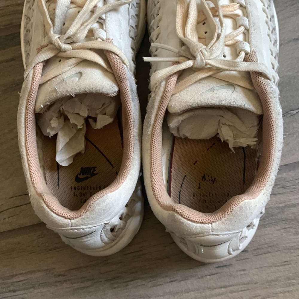 Nike Cream Tennis Shoes Gem